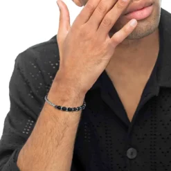 Sale Bracciale catena a spina di pesce con sfere in onice nera e pietra lavica Bracciali