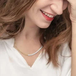 Fashion Collana catena figaro e catena con perle bianche irregolari Collane