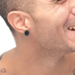 Online Orecchino a lobo tondo centro smalto nero con bordo trama puntinata Orecchini